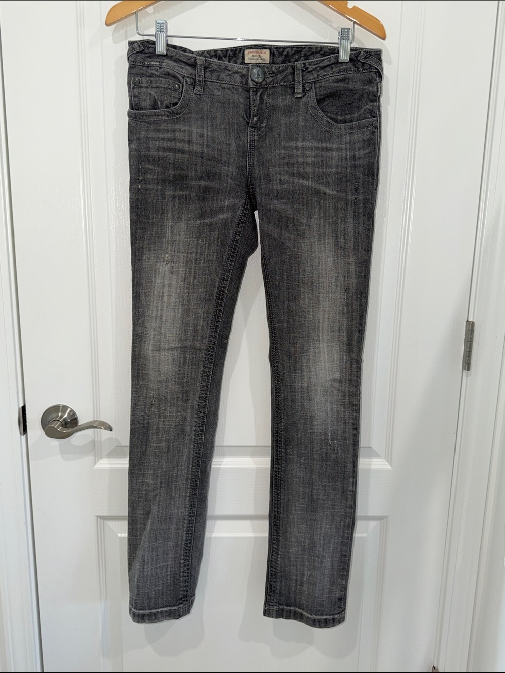 Free People Y2K low rise Women's Grey Slim Straight Jeans Classic Washed Finish